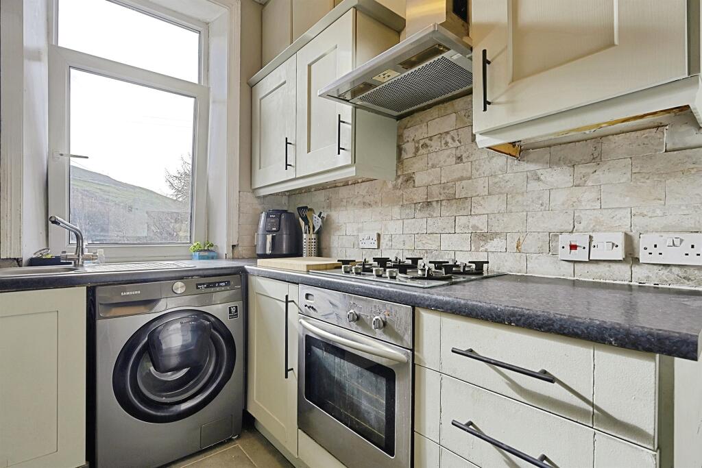 House in Bradford, West Yorkshire - View 5