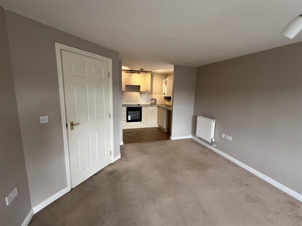 Apartment in Walsall, West Midlands - View 4