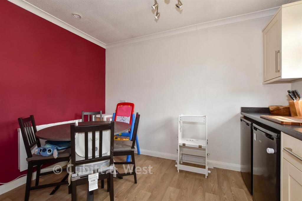 Apartment in Redhill - View 4