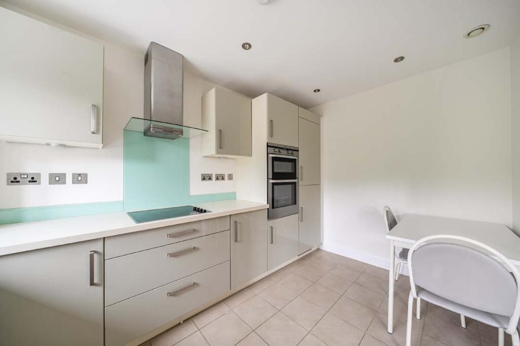 Apartment in Guildford - View 5