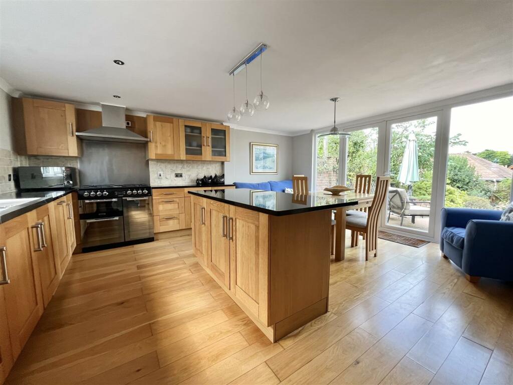 Sea Road, Fairlight, photo 2