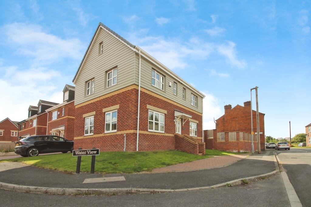 4-bed detached on Mill Lane, Castleford, WF10, £310,000