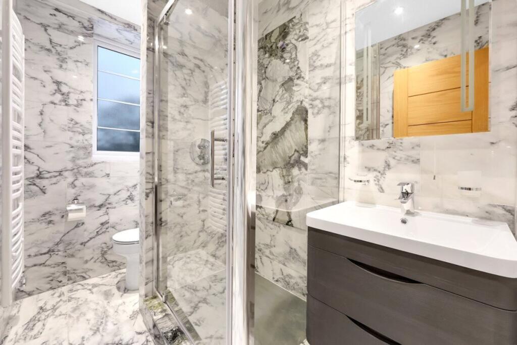 Apartment in London - View 5
