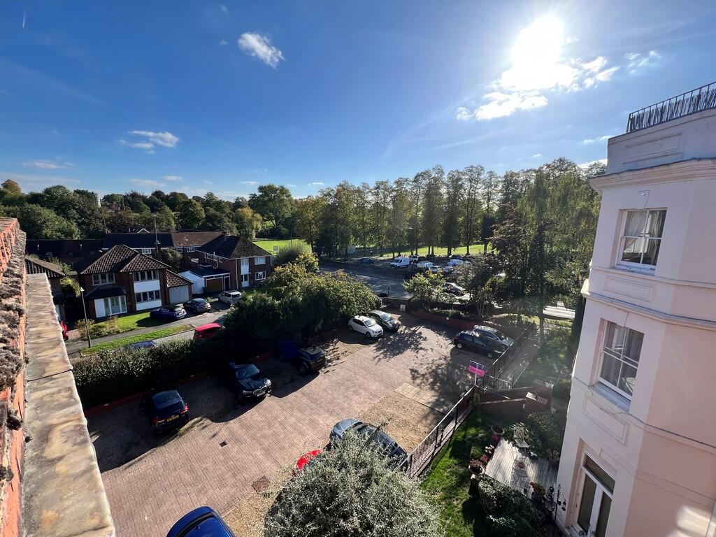 Apartment in Warwick, Kenilworth - View 2
