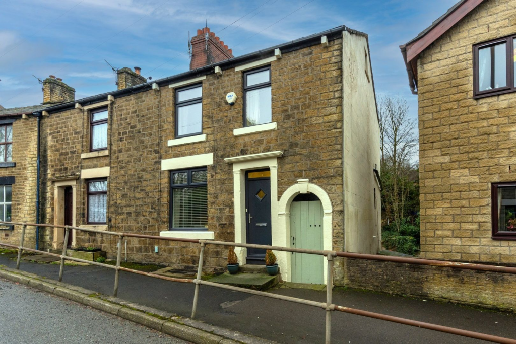 Primrose Lane, Glossop, SK13 photo 3