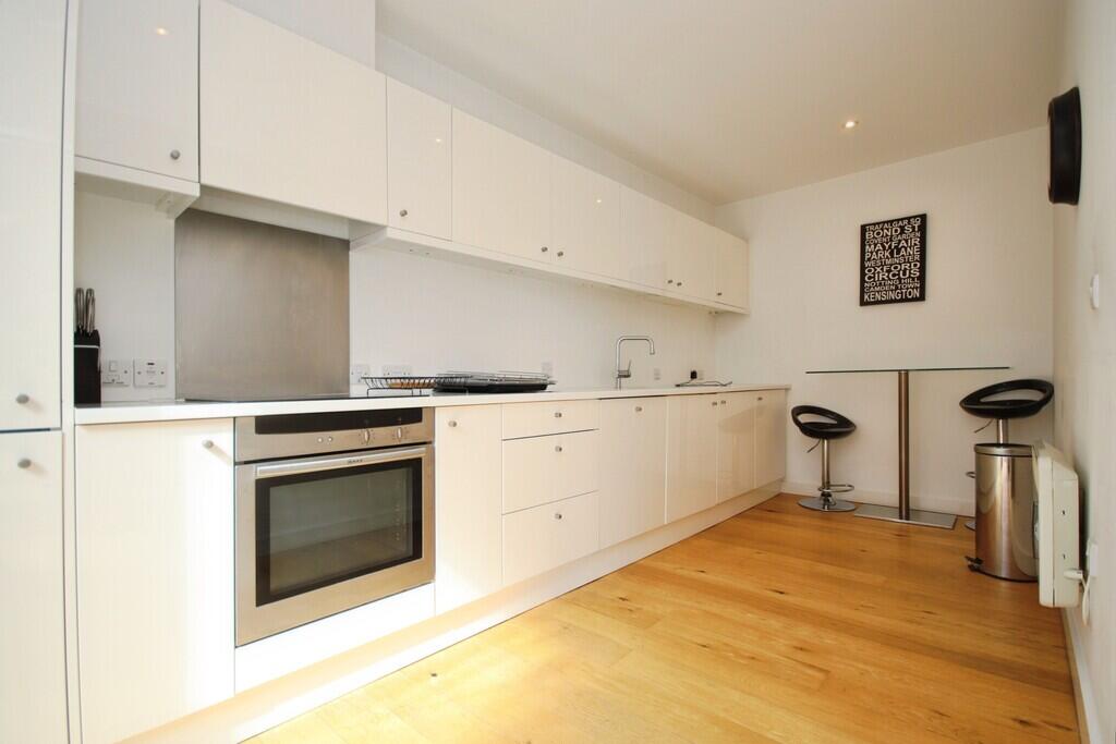 Apartment in Lincoln, Lincolnshire - View 5