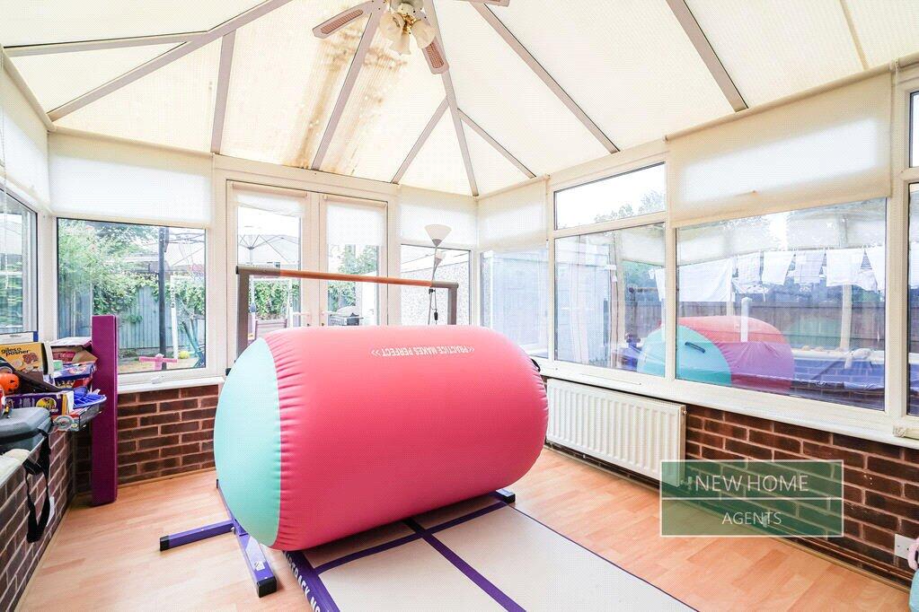 House in Mansfield, Nottinghamshire - More