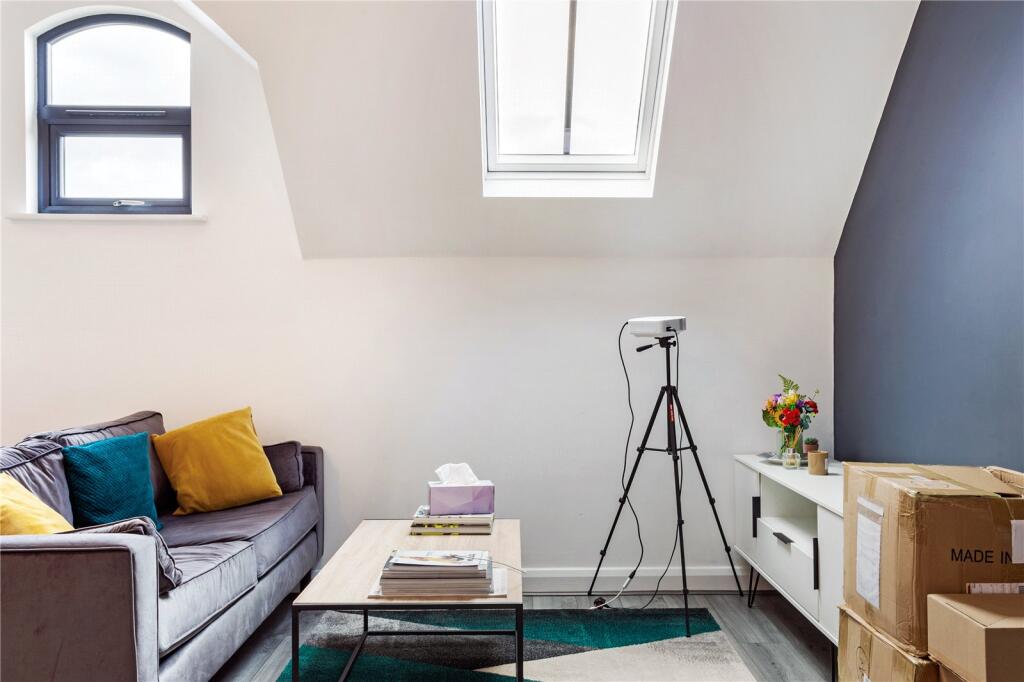 Apartment in Salford, Greater Manchester - View 3