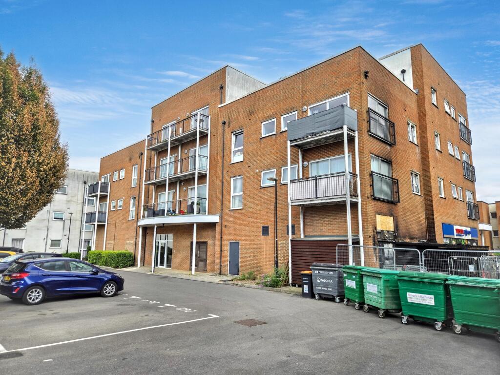 73 Canalside, Redhill, South East, RH1 2NH - View 4