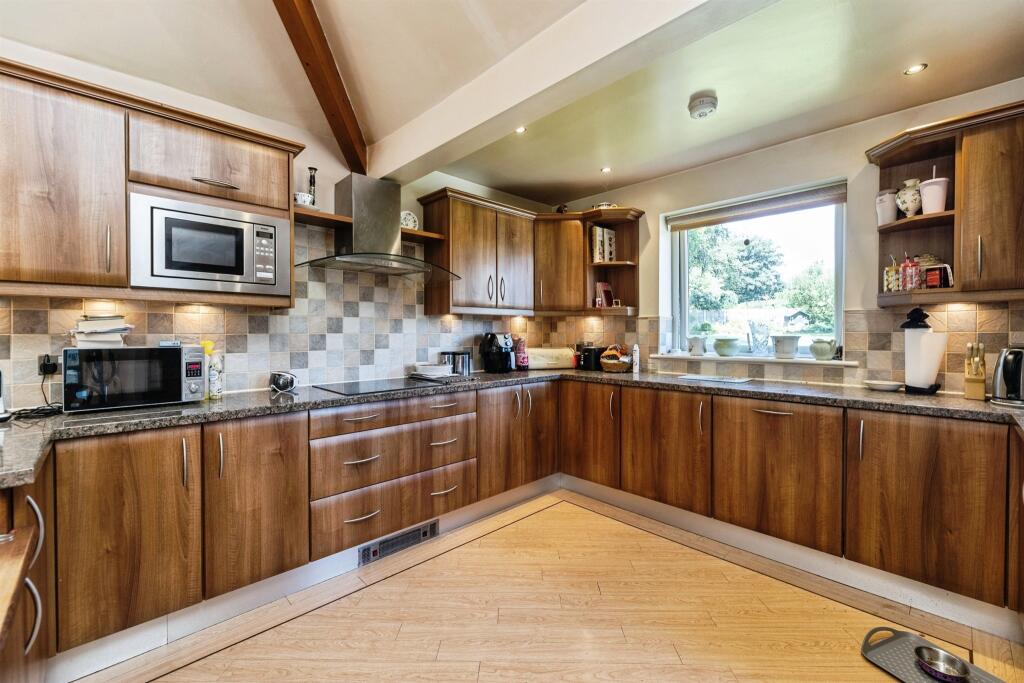 House in Wakefield, West Yorkshire - View 4