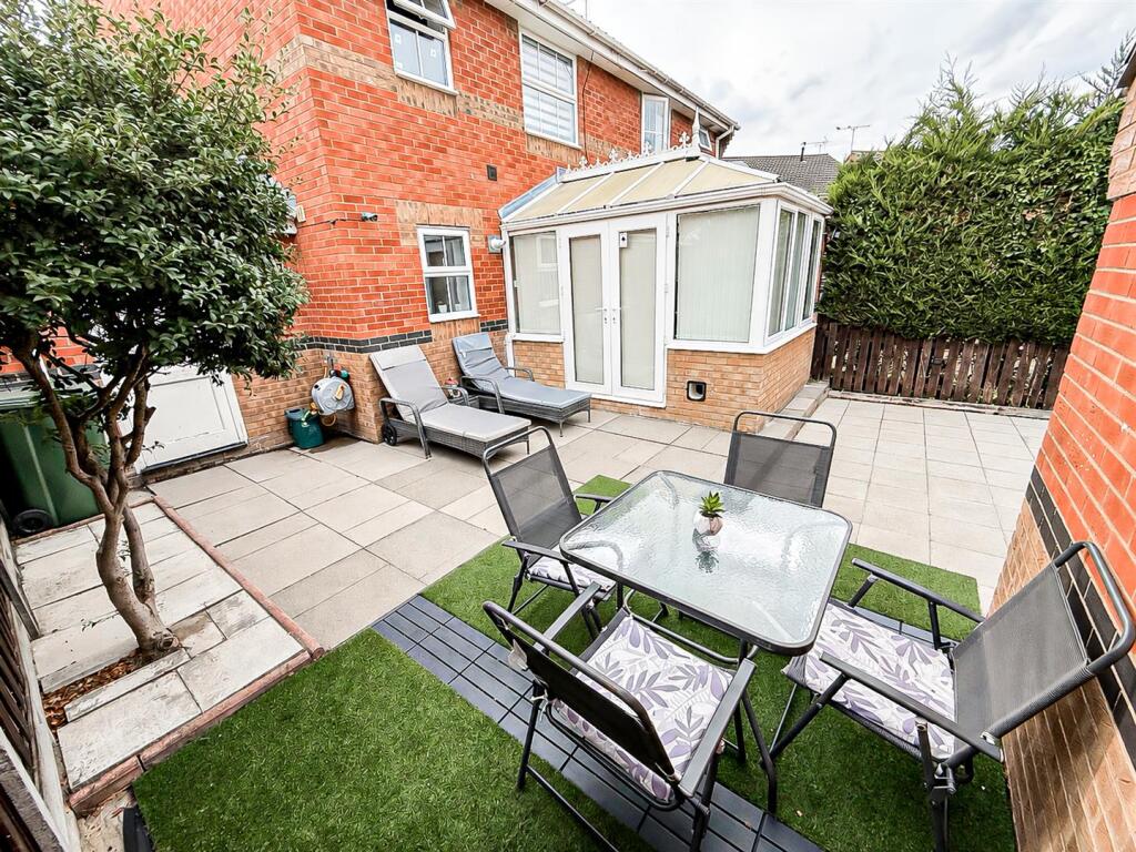 House in Southend-on-Sea - More