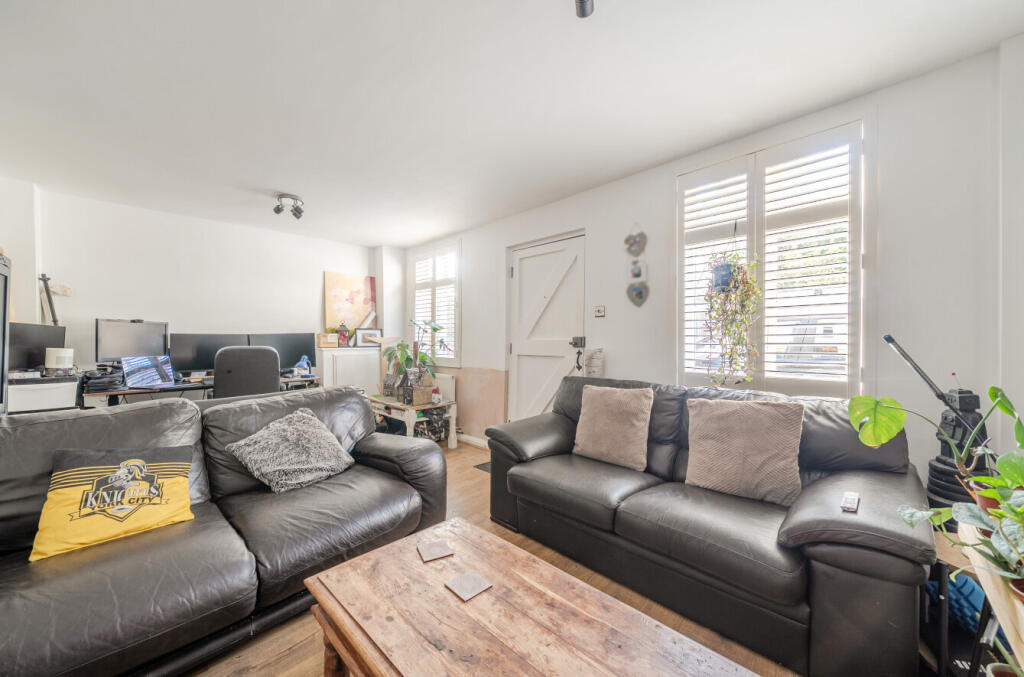 House in Orpington, Broom Hill, Goddington - View 2