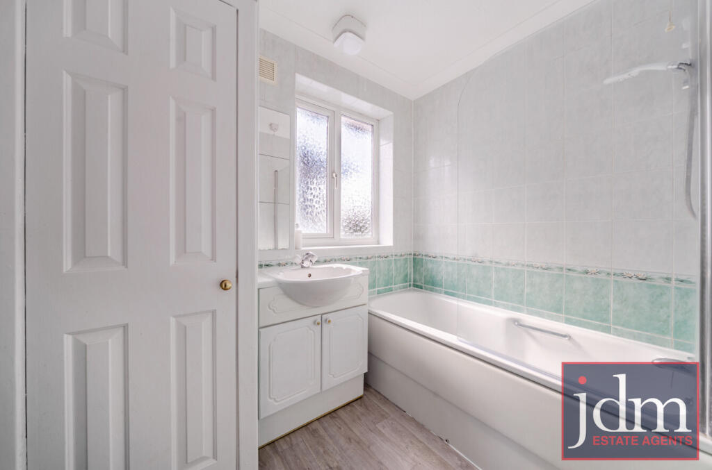 House in London, Perry Hall, Petts Wood - View 4