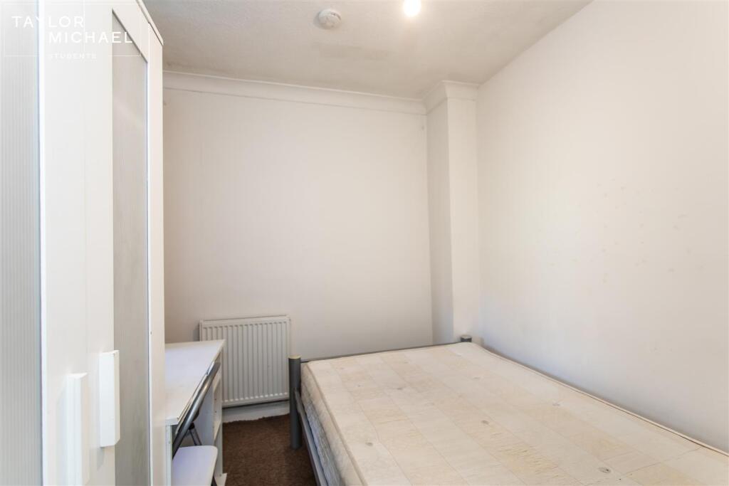 6 bedroom terraced house for rent
