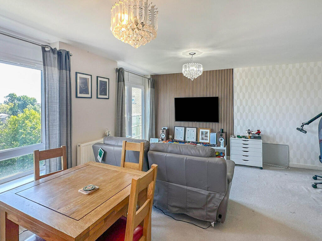 Apartment in Reading - View 3