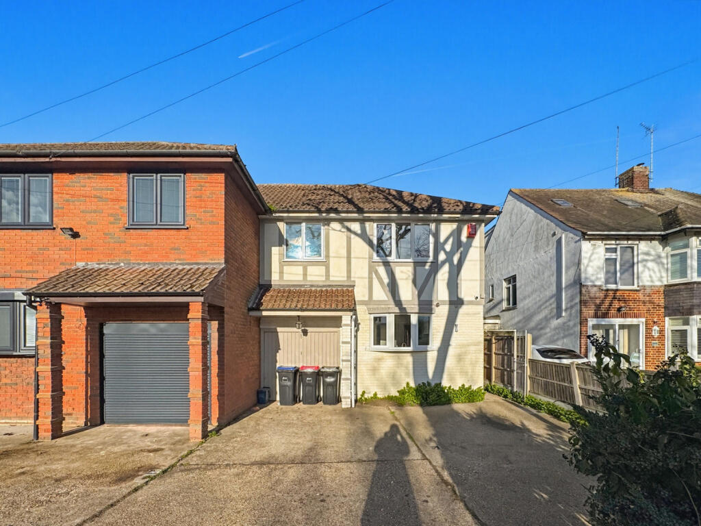 Main image of property: London Road, Leigh-on-sea, SS9 2