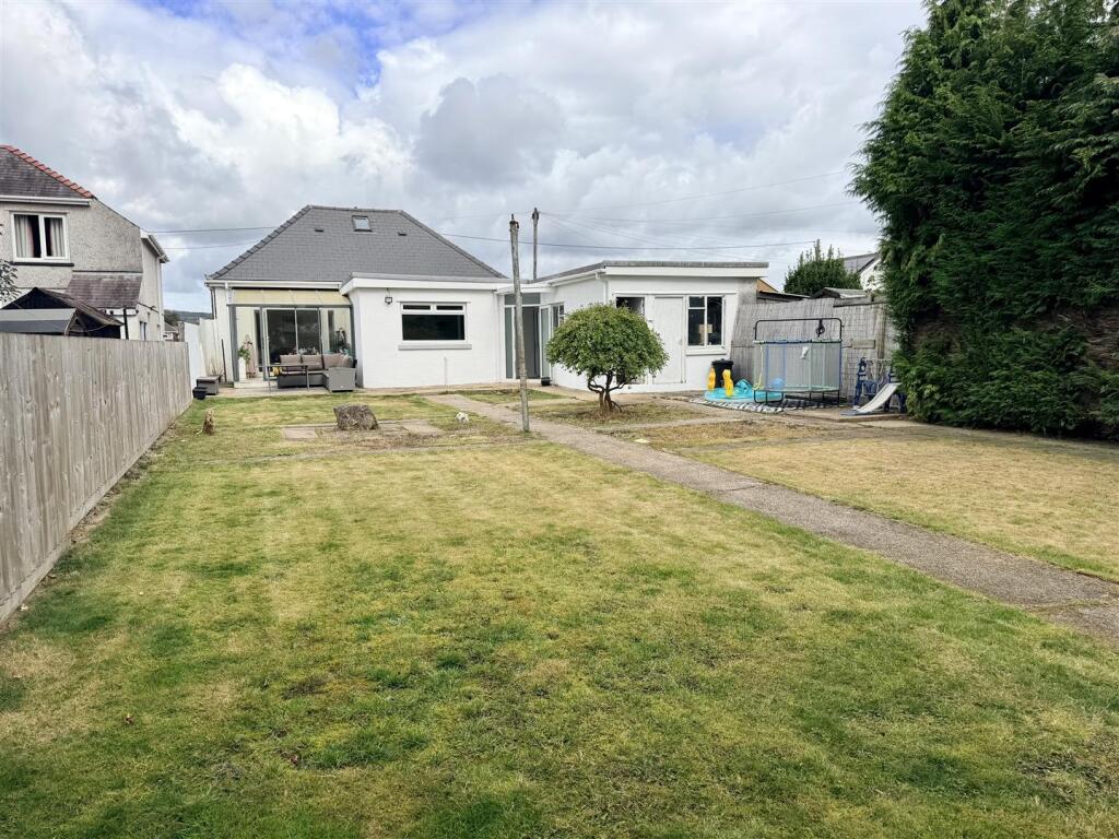 House in Ammanford - View 4