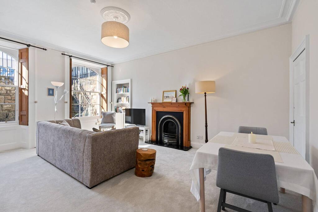 Apartment in Edinburgh, Leith Central - View 2