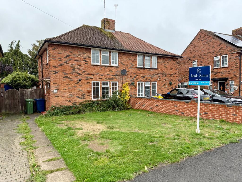 Main image of property: Courtiers Drive, Bishops Cleeve, Cheltenham, Gloucestershire, GL52