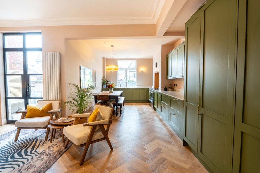 House in Leeds, Park Villas, Roundhay - More
