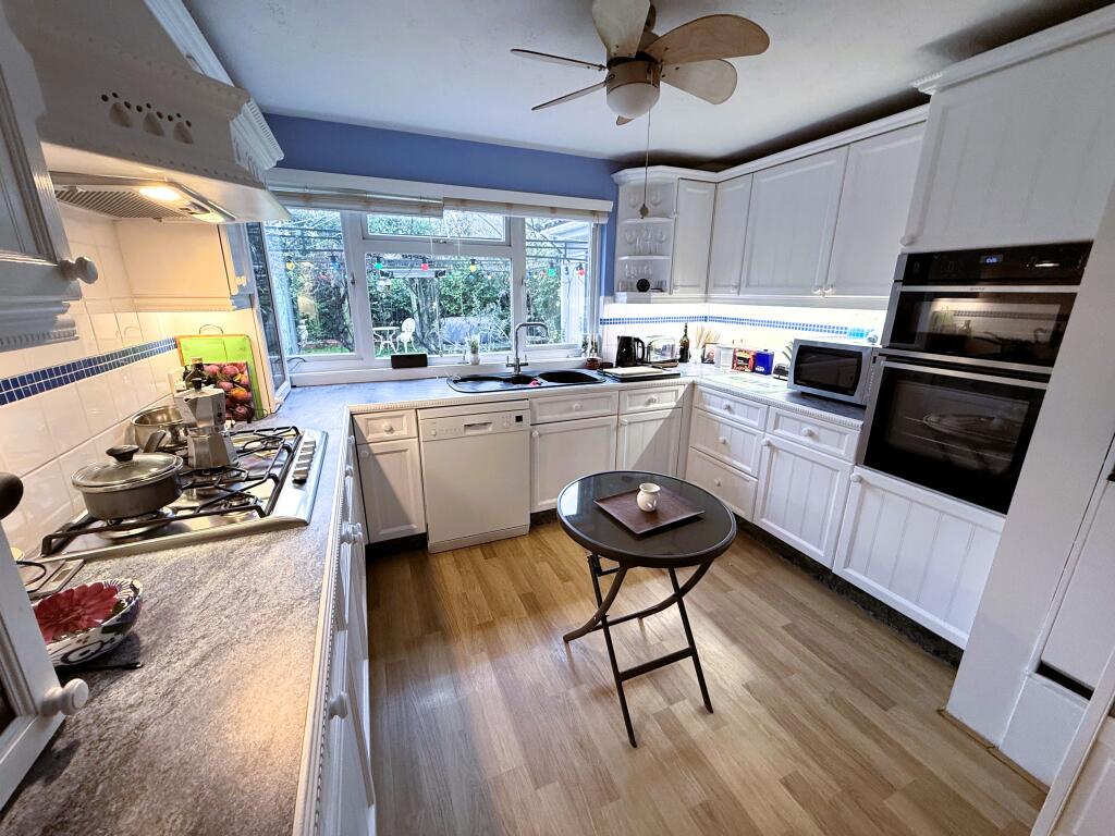 Fairlawn, Liden, Swindon, SN3 photo 2
