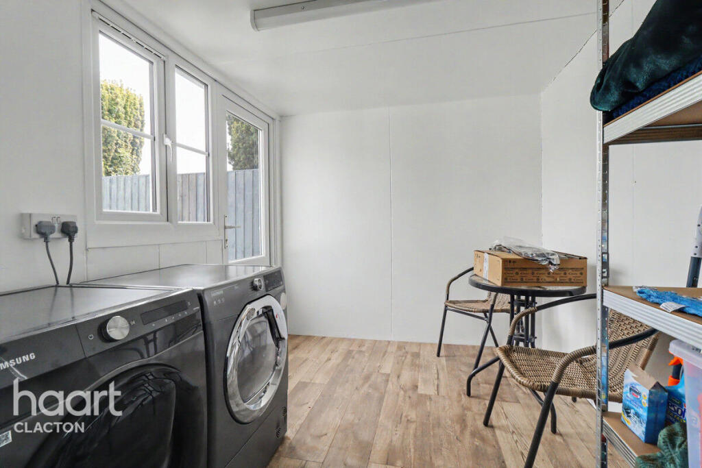 House in Clacton-on-Sea, Jaywick - More