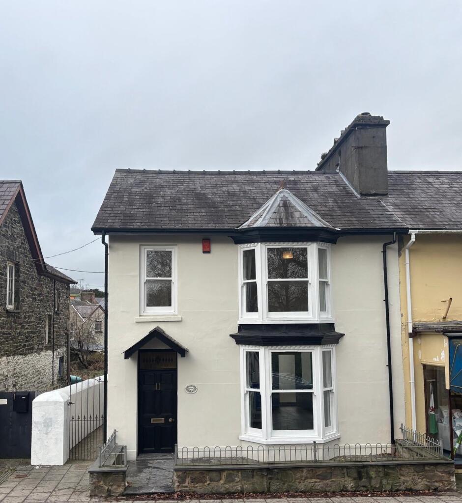 Main image of property: 11 College Street, Lampeter, SA48
