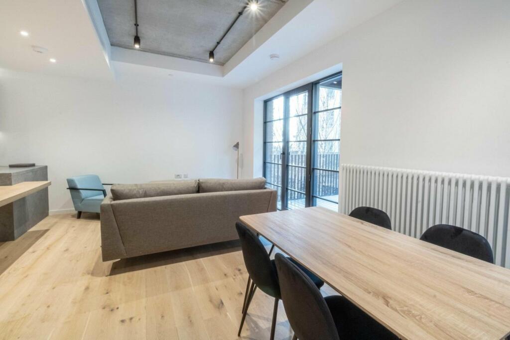 Main image of property: Good Luck Hope, London, E14 0WW