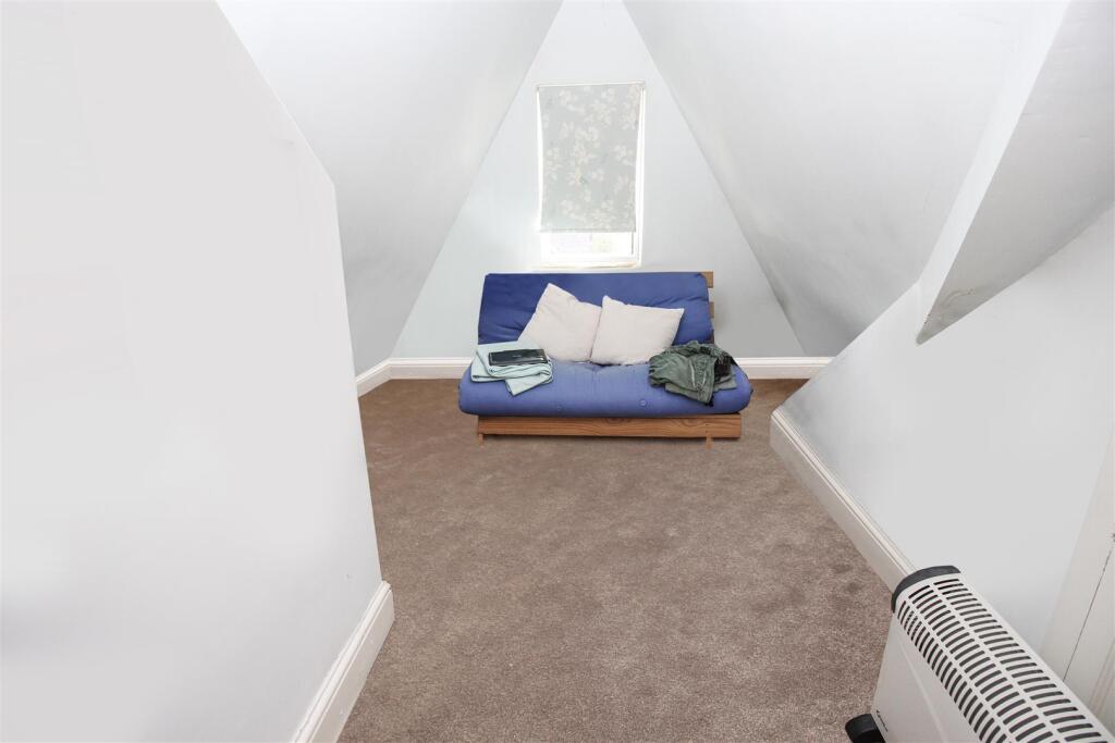 Apartment in Southend-on-Sea, Leigh-on-Sea - More