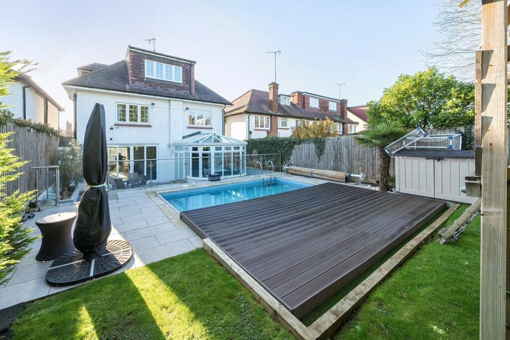 House in London, Temple Fortune - View 2