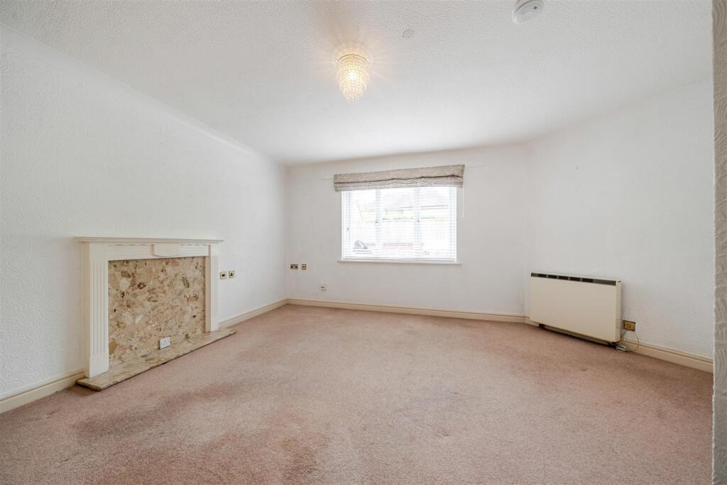 Hamilton Court, Neston photo 3