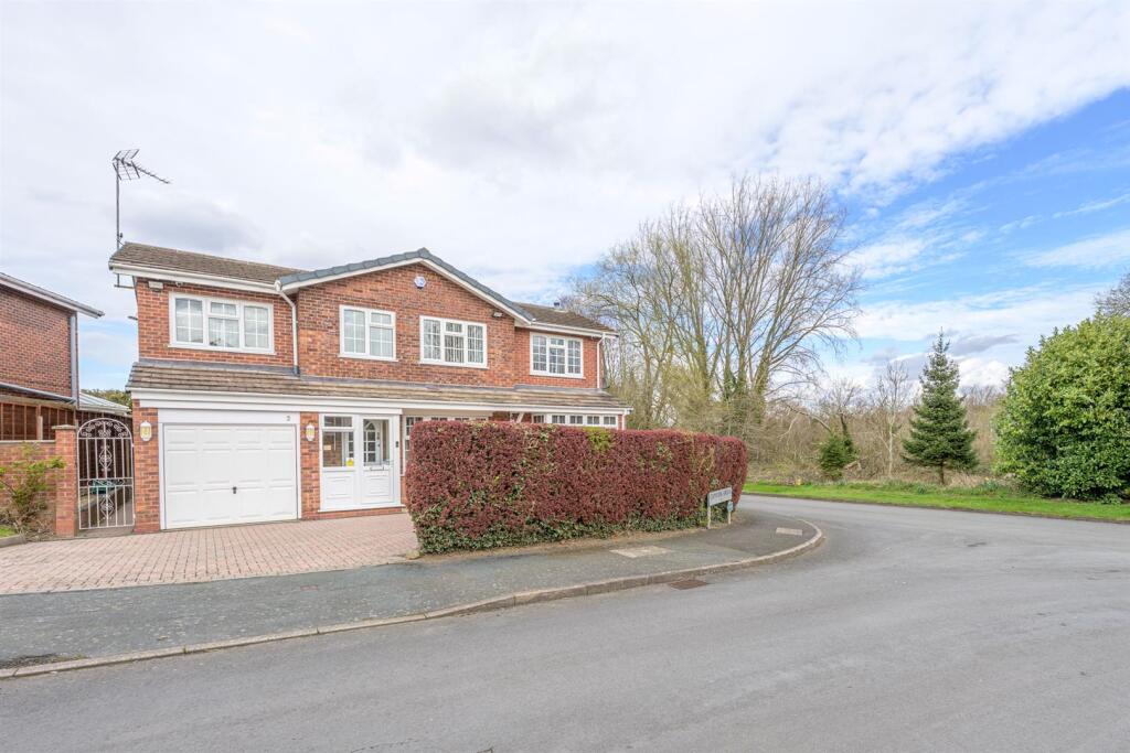 Main image of property: Campion Grove, Halesowen, B63 1HB