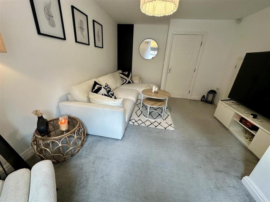 House in Kirklees, Soothill - More