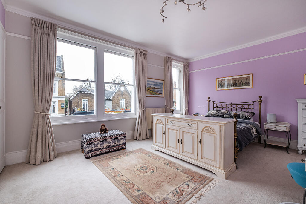House in Twickenham - More