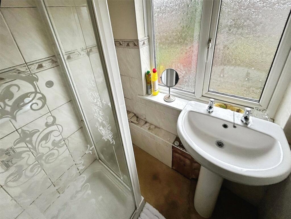 House in Warwick, St John's, Kenilworth - More