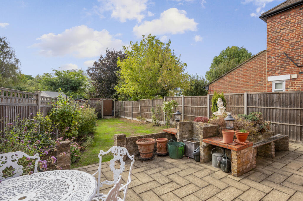House in London, Cottenham Park, Raynes Park - More
