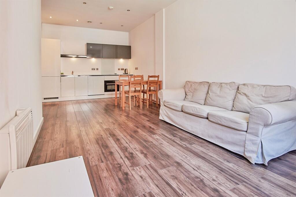 Apartment in Birmingham, Jewellery Quarter - View 4
