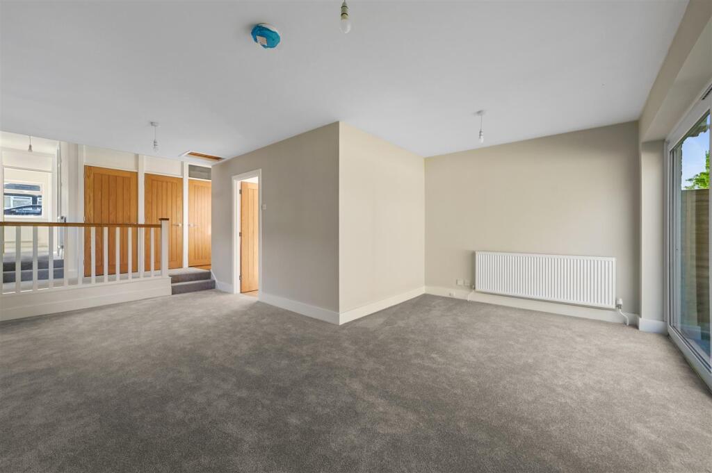 Rowley Close, Brantham photo 3
