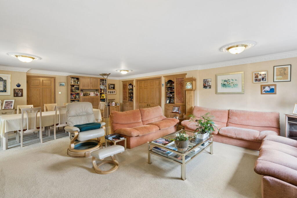 House in Radlett, Battlers Green, Aldenham - View 3