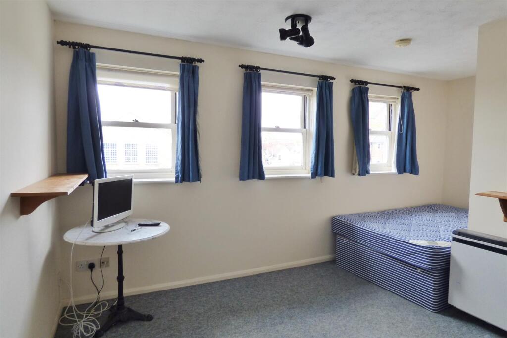 Apartment in Stevenage - View 5