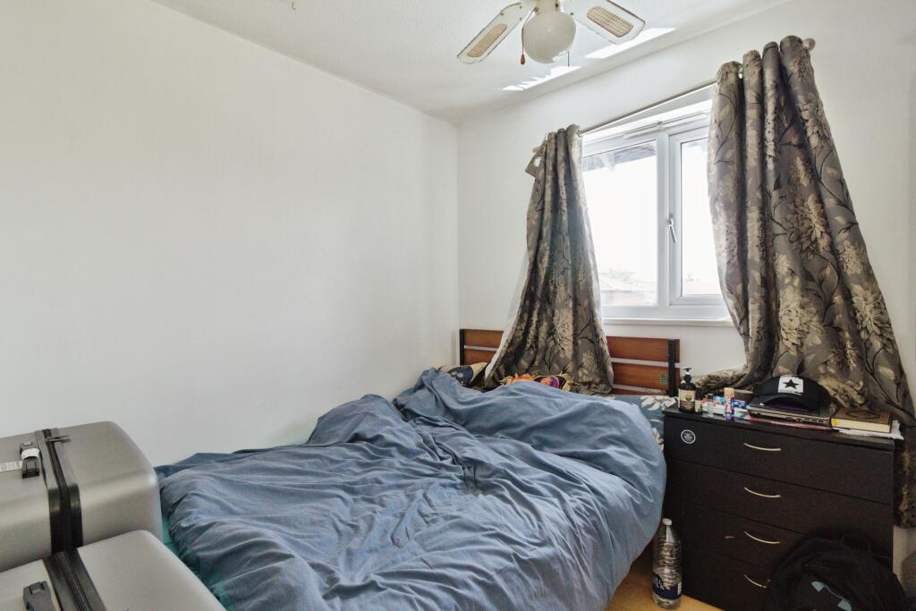 Templar Drive, London, SE28 photo 4