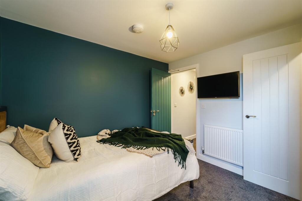 House in Coventry, Ball Hill District Centre, Ball Hill - View 4