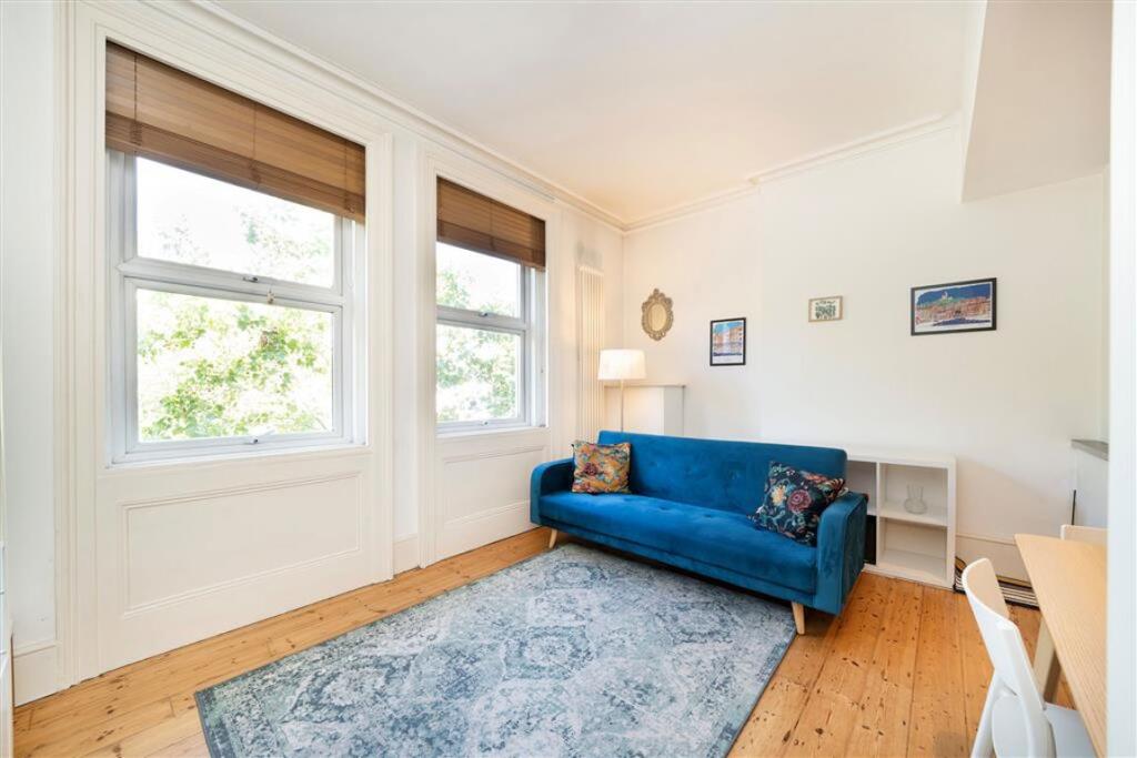 Apartment in London, Royal Borough of Kensington and Chelsea - View 2