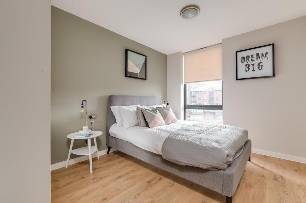 Apartment in Liverpool - More