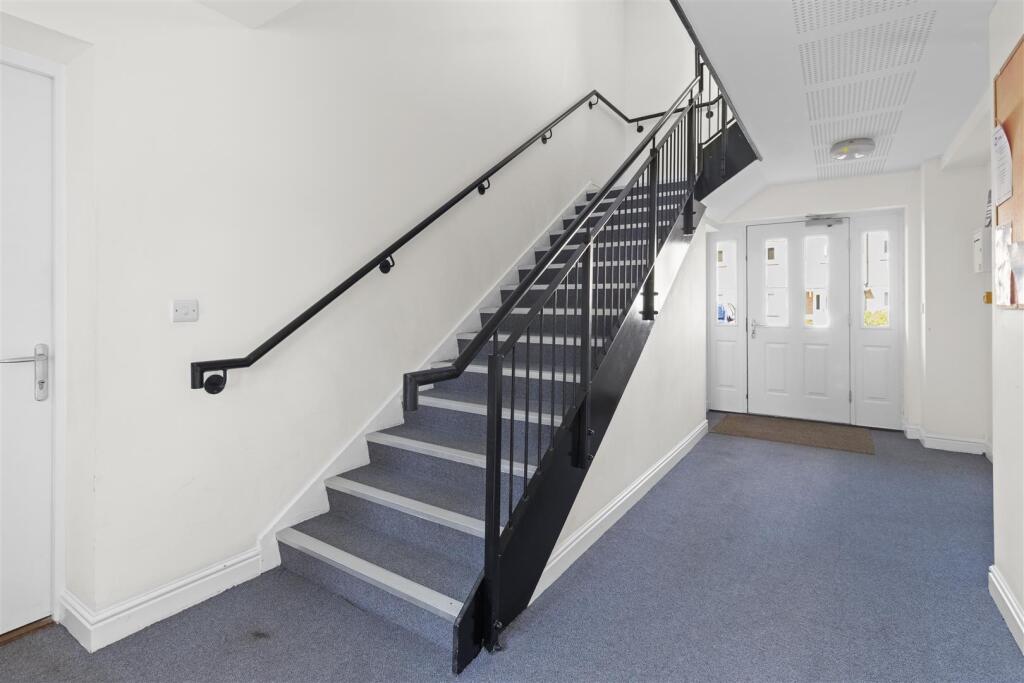 Kensington Way, Polegate photo 4