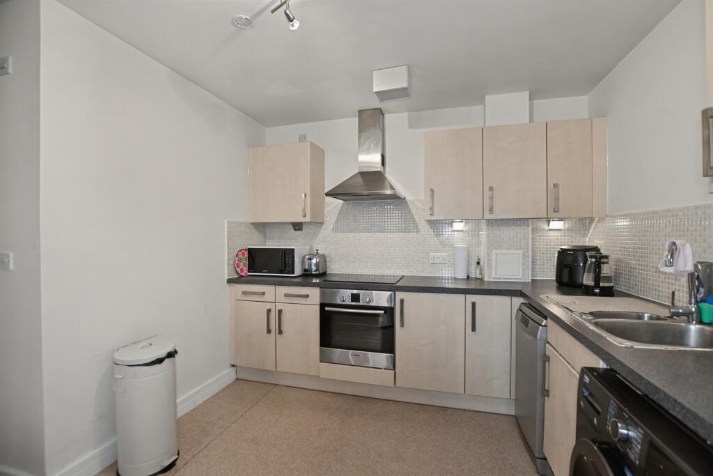 Apartment in London - View 5