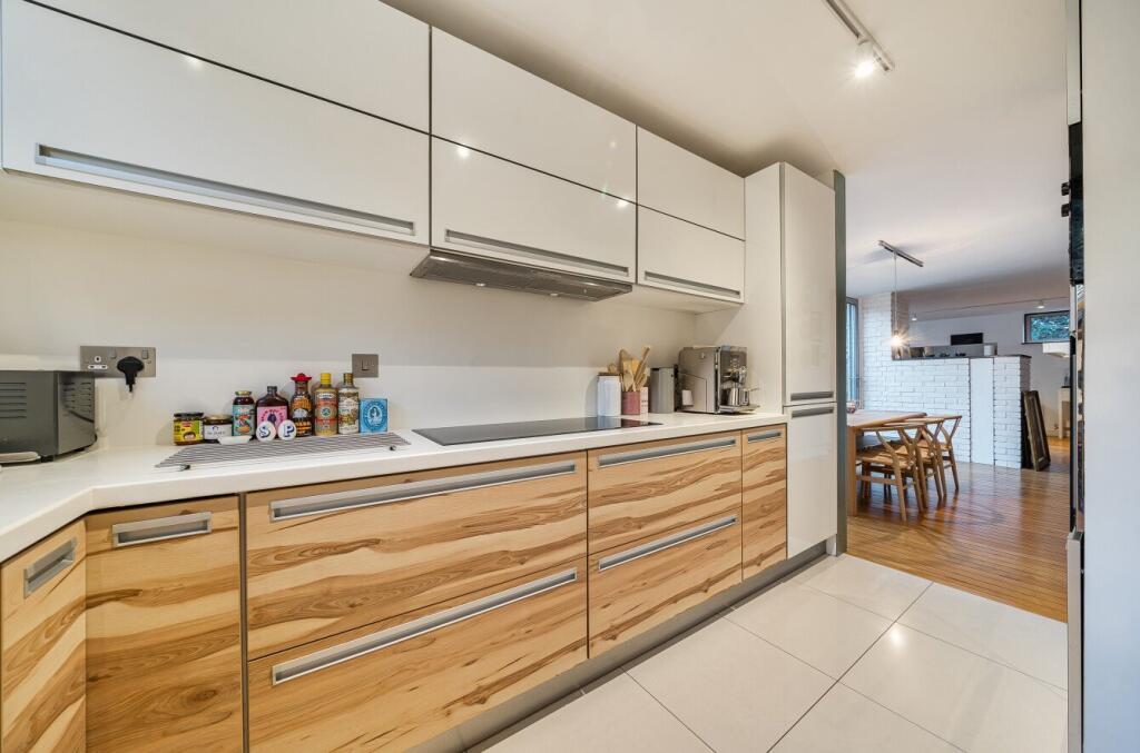 House in London, Poverest, Crofton - More