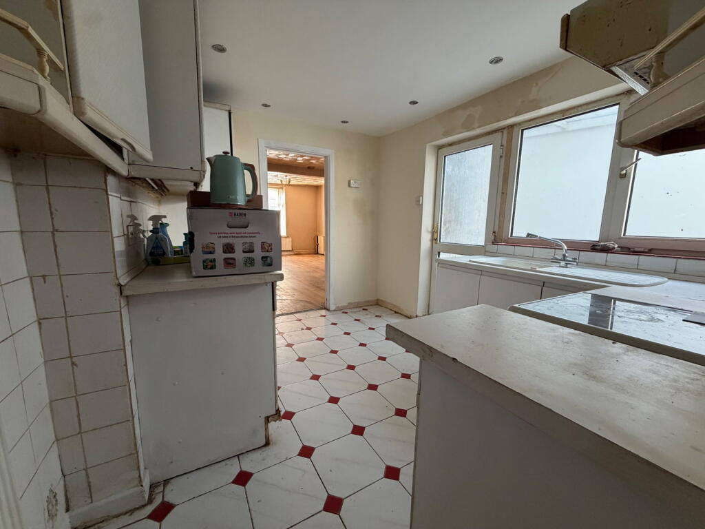 House in Newport - View 5