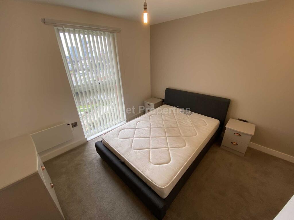 Apartment in Salford, Ordsall - More