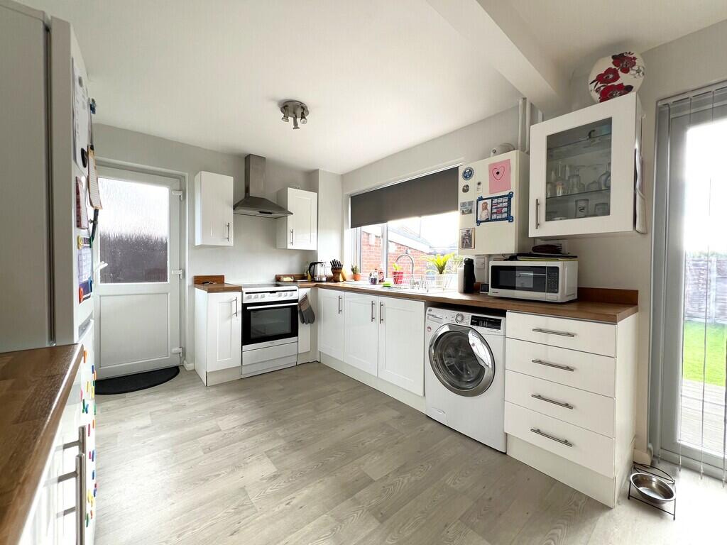 Fairview Drive, Chatteris, Cambs., PE16 6QH photo 2